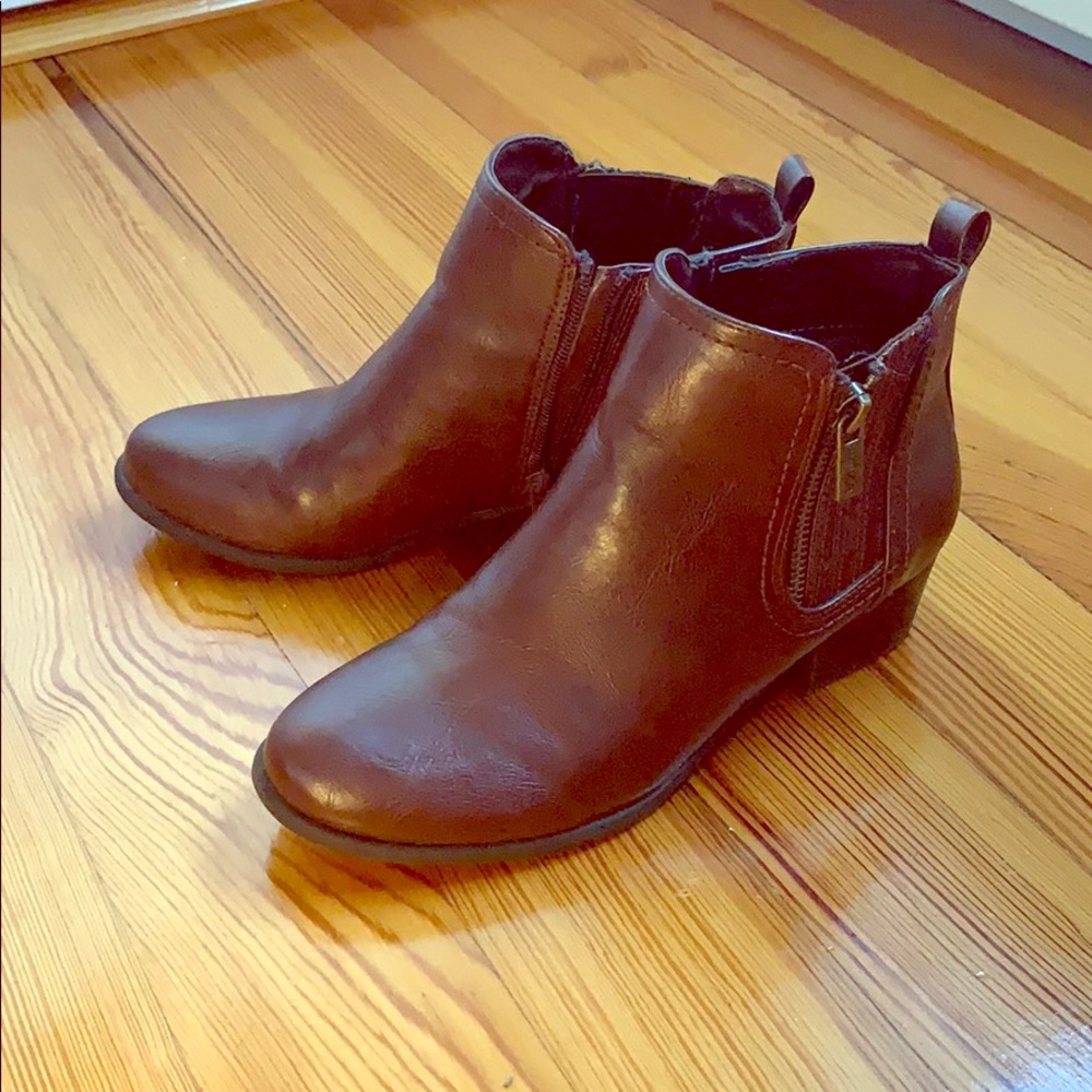 Unisa cognac chelsea ankle booties zipper detail